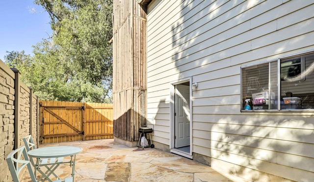 West Valley City Duplex ~ 13 Mi to Downtown SLC!