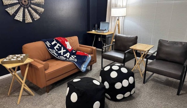 Western Apt | 2bd 2bth | 2 min Bella Woods Events