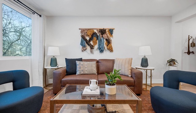 Western Charm w/Premium Bedding & Quiet Street - minutes from Tennyson!