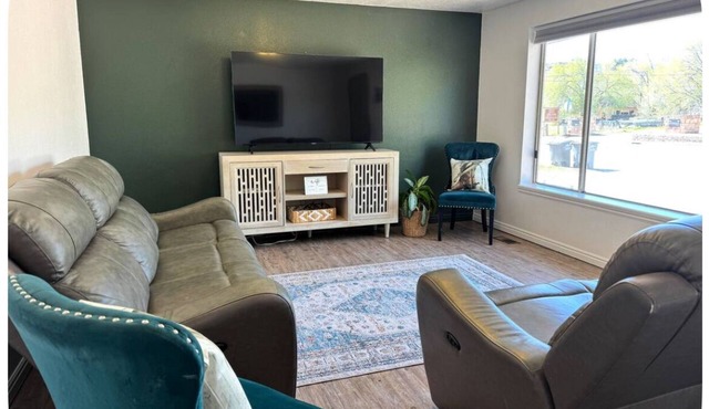 Western Farm Retreat 3 bedroom house in Leeds Utah, WiFi, AC, large backyard