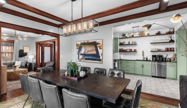 Westport Central - 7 Beds, 4 Kings, Dining & Nightlife, 16 Min to Stadium