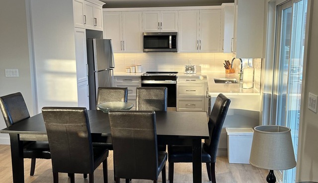 Whispering Pines Lakeside Resort - with A/C-Golf-Pool-Gym-Beach-Restaurant-Parks in Red Deer County