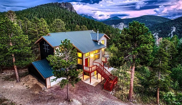 Wonderful Cabin Nestled Amidst Trees in the Mountains of Nederland, Colorado