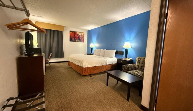 Woodland Inn & Suites Extended Stay - Deluxe 1 King Bed Non Smoking