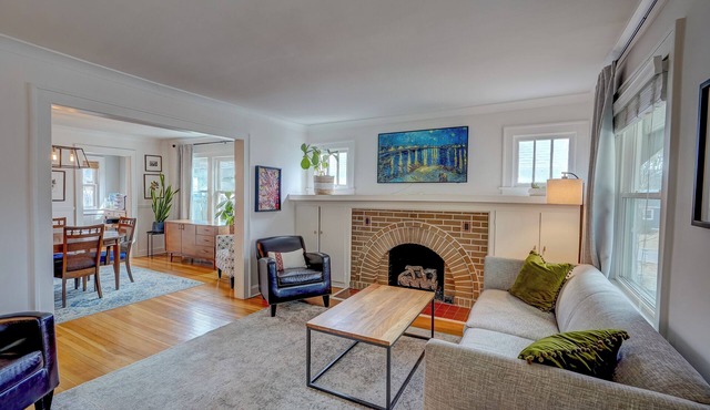World Cup Basecamp | 4BR Walk to Downtown Waldo