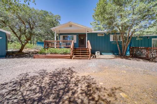 Wraparound Deck: 'Breezy Pinez Cabin' in Pine!