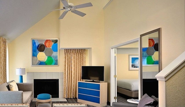 You Found it! 3 Comfortable Units, Free Breakfast, Free Parking, Onsite Pool