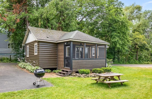 Log Cottage 