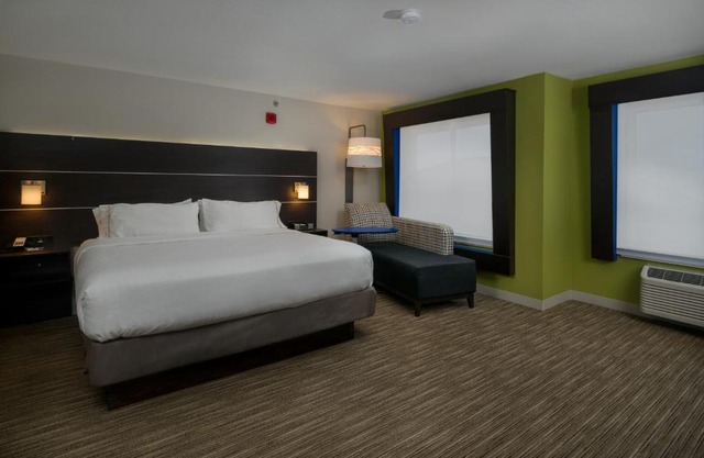 Holiday Inn Express Lawrence Ihg Hotel 