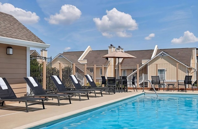 Prime Location! Free Breakfast, Onsite Pool, Free Parking, Pet-Friendly Property