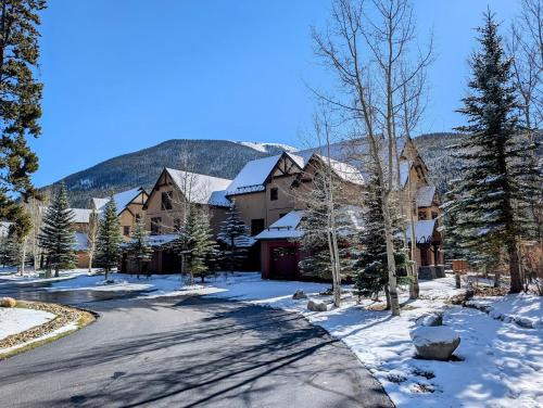 Red Hawk Townhomes 2342 by SummitCove Lodging in Colorado