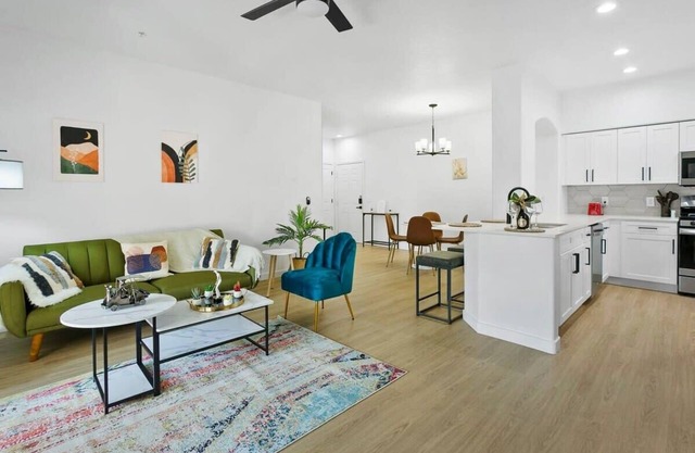 TWO Glendale CozySuites with Pool & Jacuzzi 02&09