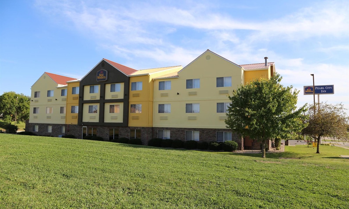 Muscatine Hotel | Best Western Pearl City Inn