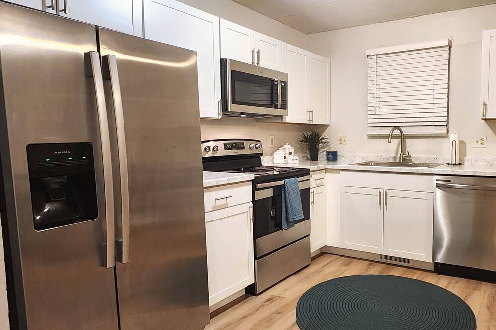 Vernal House | Large Centrally-Located Upstairs Apartment