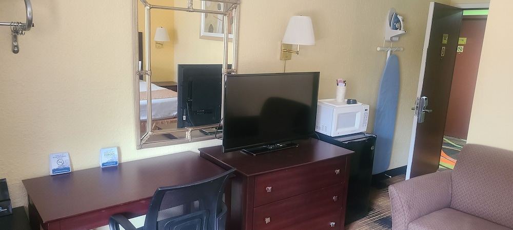 Photo of Livingroom in Platte City