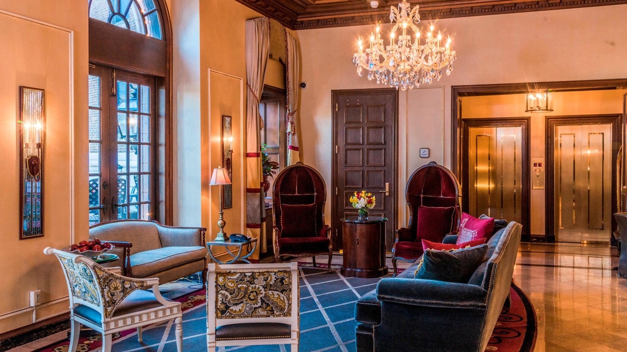 Photo of Livingroom in Country Club Plaza Area