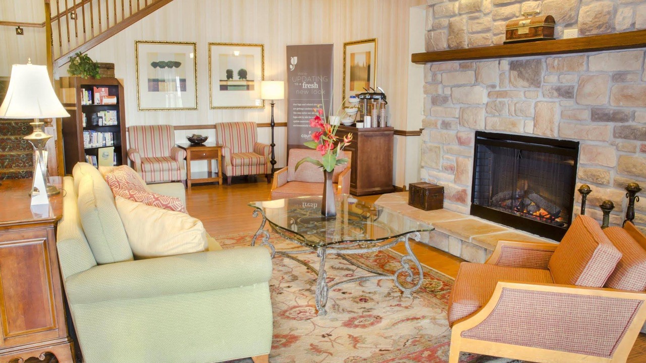 Photo of Livingroom in I-435 West KC-KS