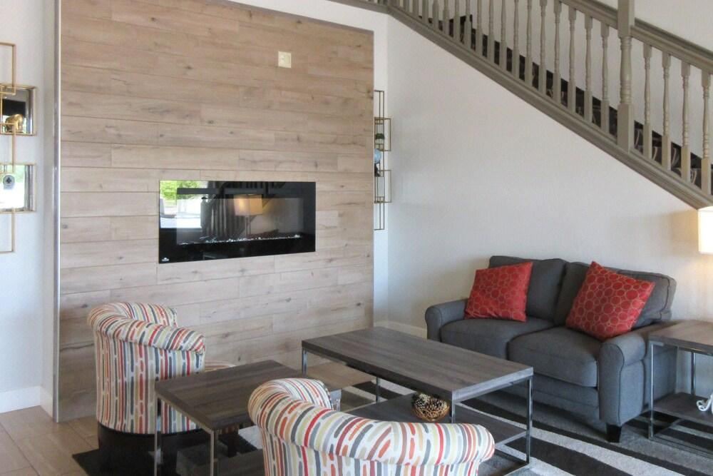 Photo of Livingroom in Pueblo West