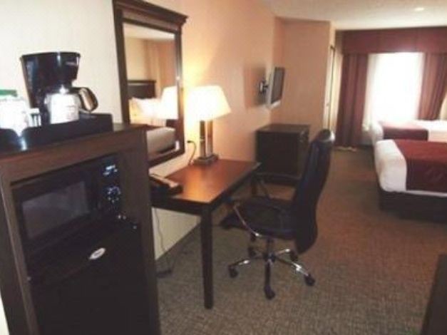 Photo of Livingroom in I-435 West KC-KS