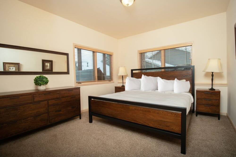 Photo of Bedroom in Stanley Hills