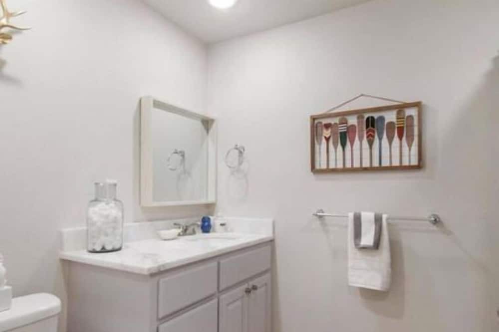 Photo of Bathroom in Cleora