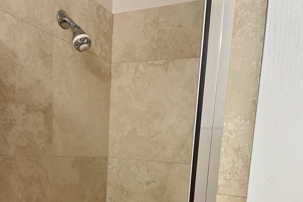 Photo of Bathroom in Summit Cove