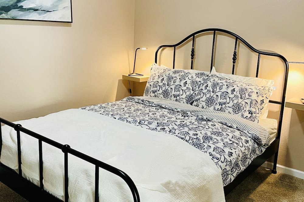 Photo of Bedroom in Summit Cove
