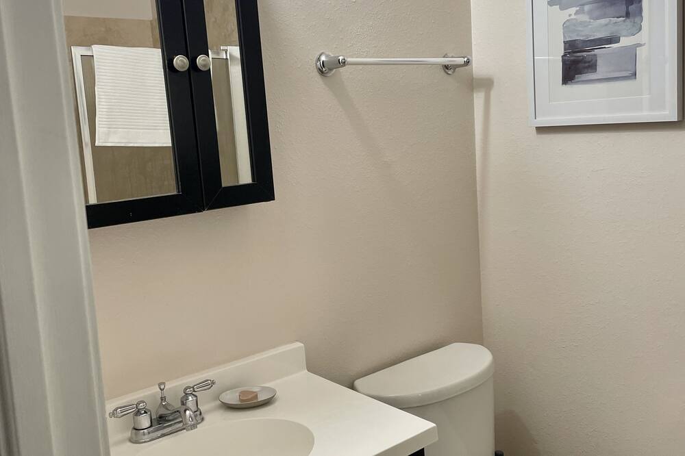 Photo of Bathroom in Summit Cove