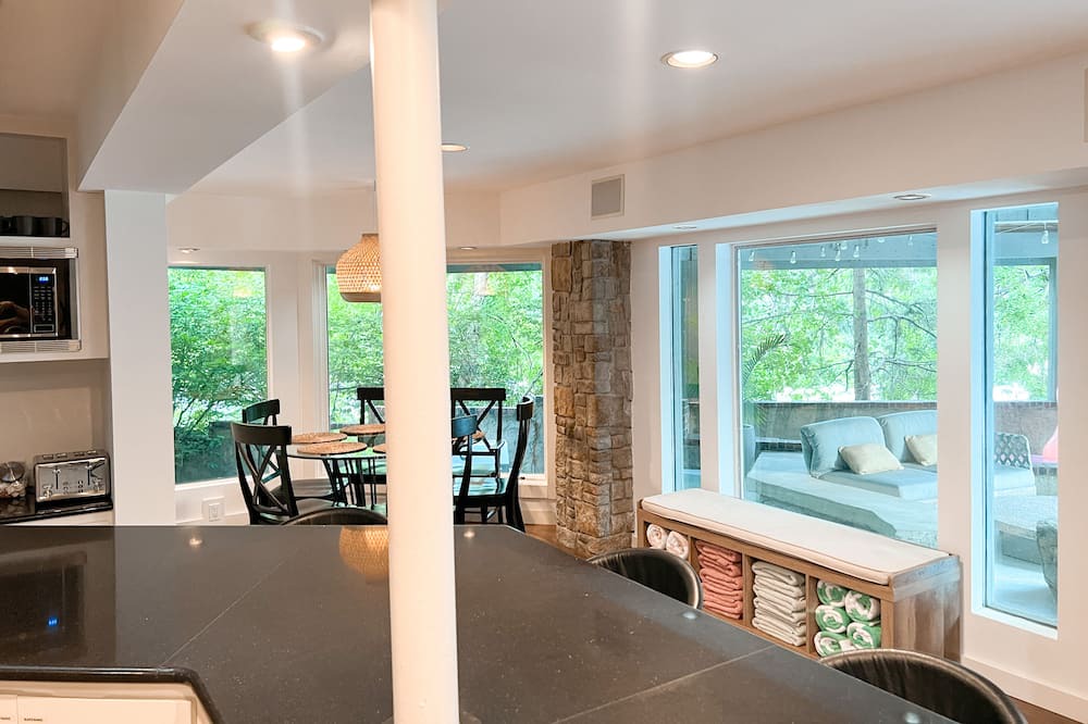 Photo of Kitchen in West Plaza