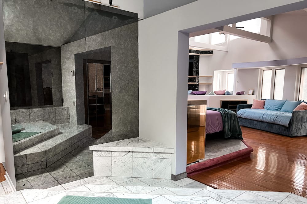 Photo of Bedroom in West Plaza