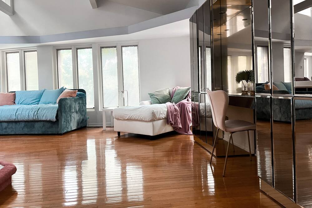Photo of Bedroom in West Plaza