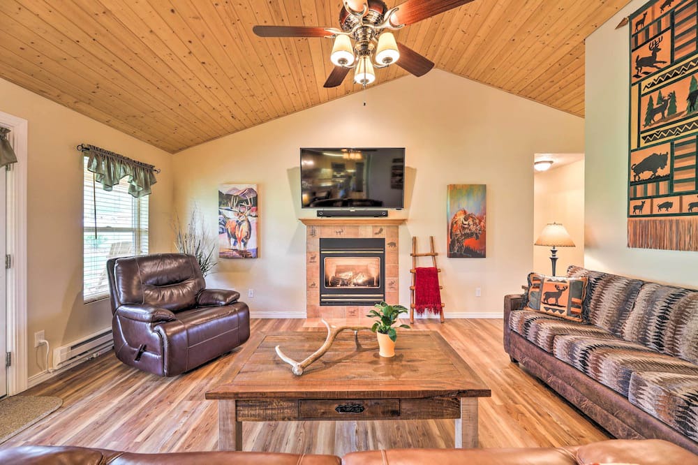 Photo of Livingroom in Star Valley Ranch