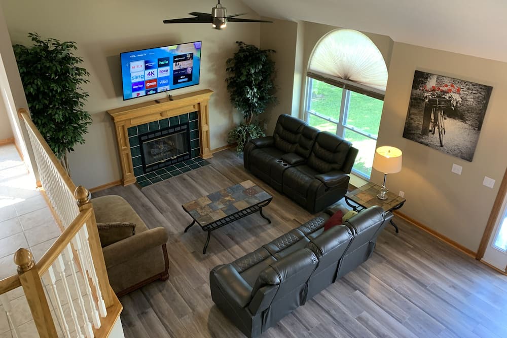 Photo of Livingroom in Lee's Summit