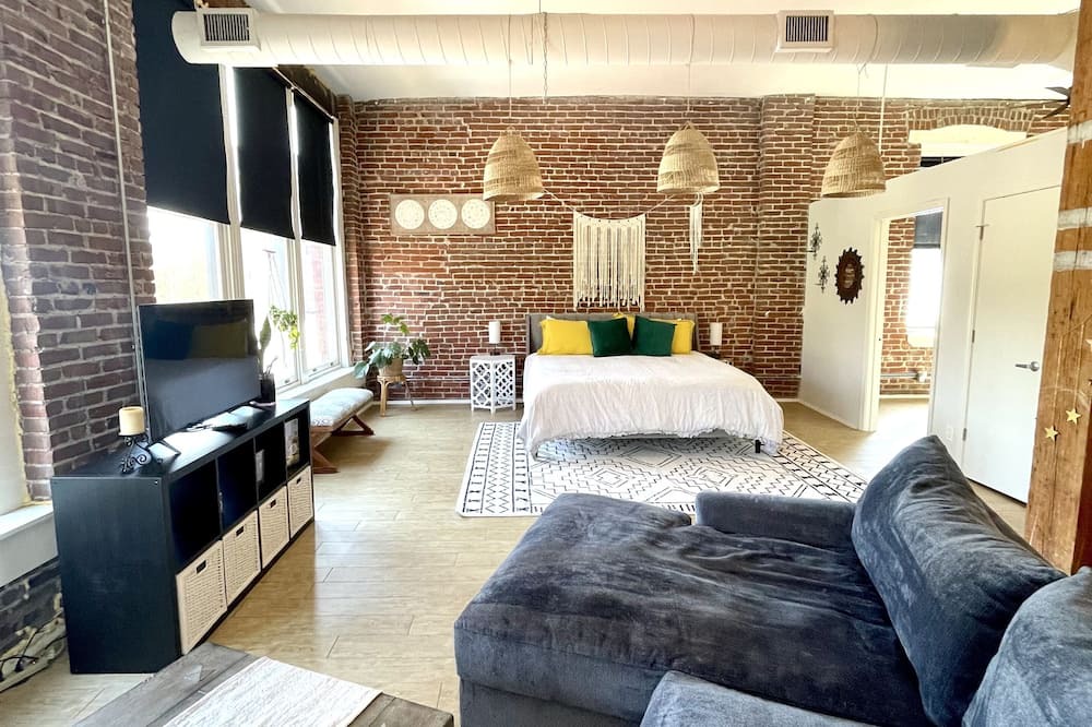 Photo of Bedroom in River Market