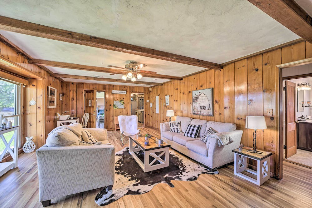 Photo of Livingroom in Sand Springs