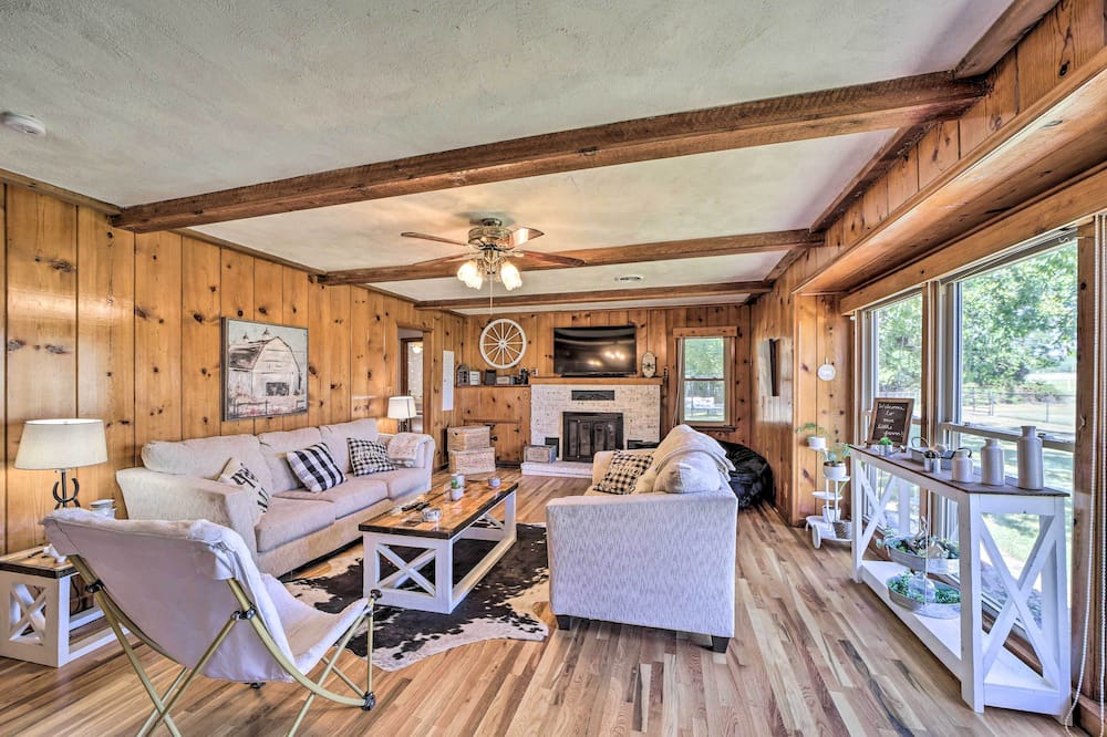 Photo of Bedroom in Sand Springs