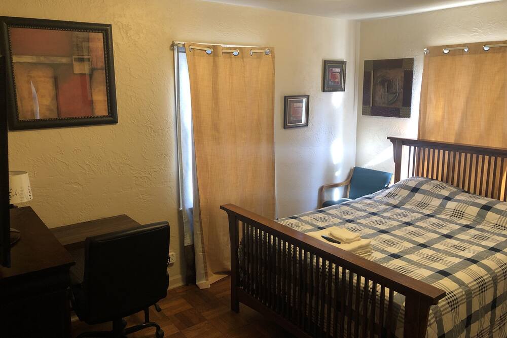 Photo of Bedroom in South Kansas City