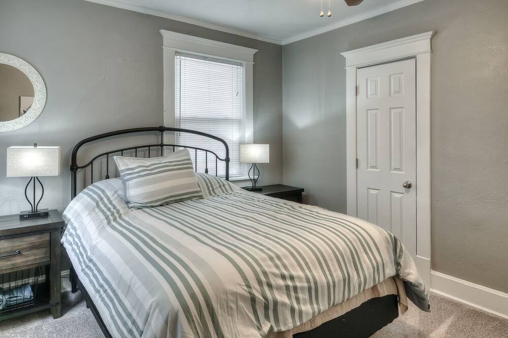 Photo of Bedroom in Dundee-Happy Hollow Historic District