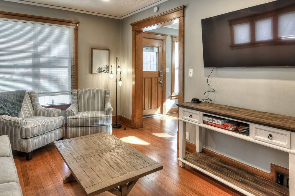 Photo of Livingroom in Dundee-Happy Hollow Historic District
