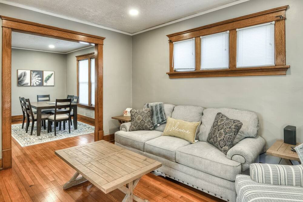 Photo of Livingroom in Dundee-Happy Hollow Historic District