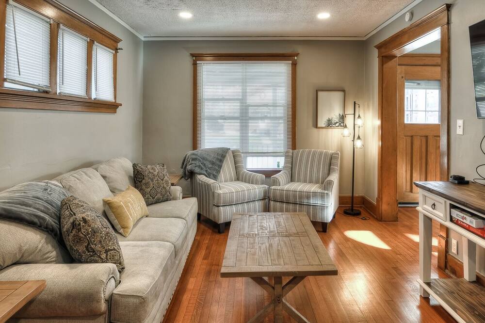 Photo of Livingroom in Dundee-Happy Hollow Historic District