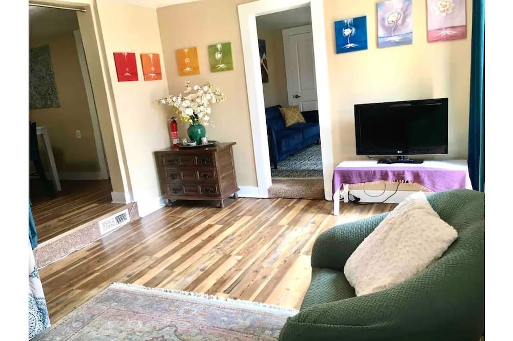 Photo of Livingroom in Berkley