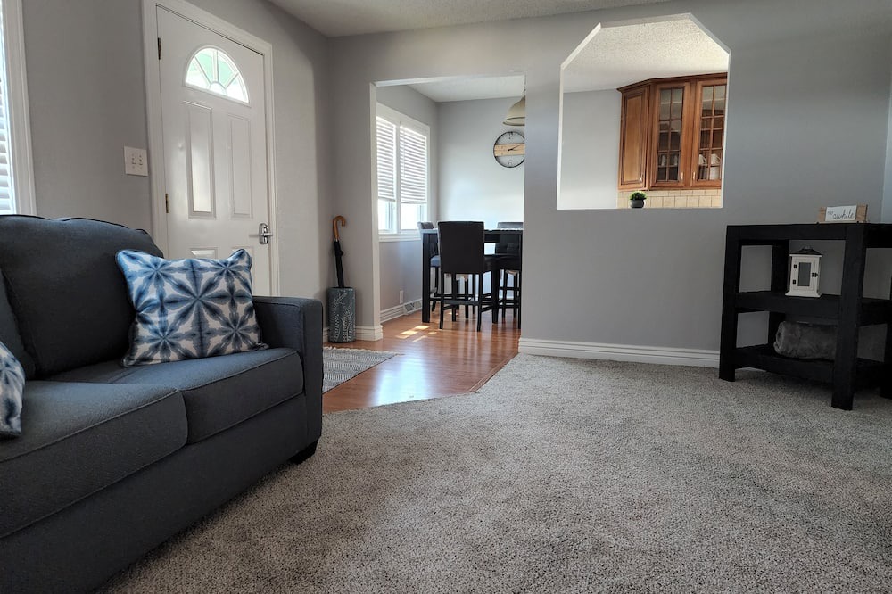 Photo of Livingroom in Hays