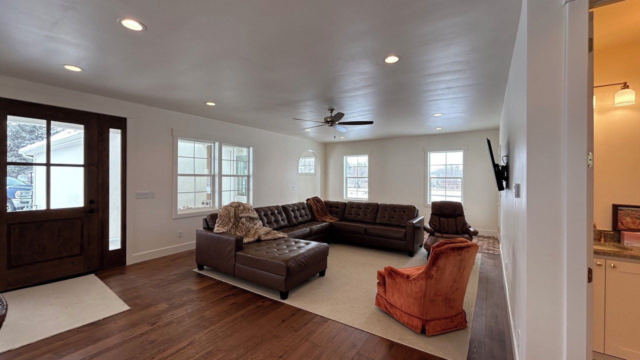 Photo of Livingroom in Enterprise