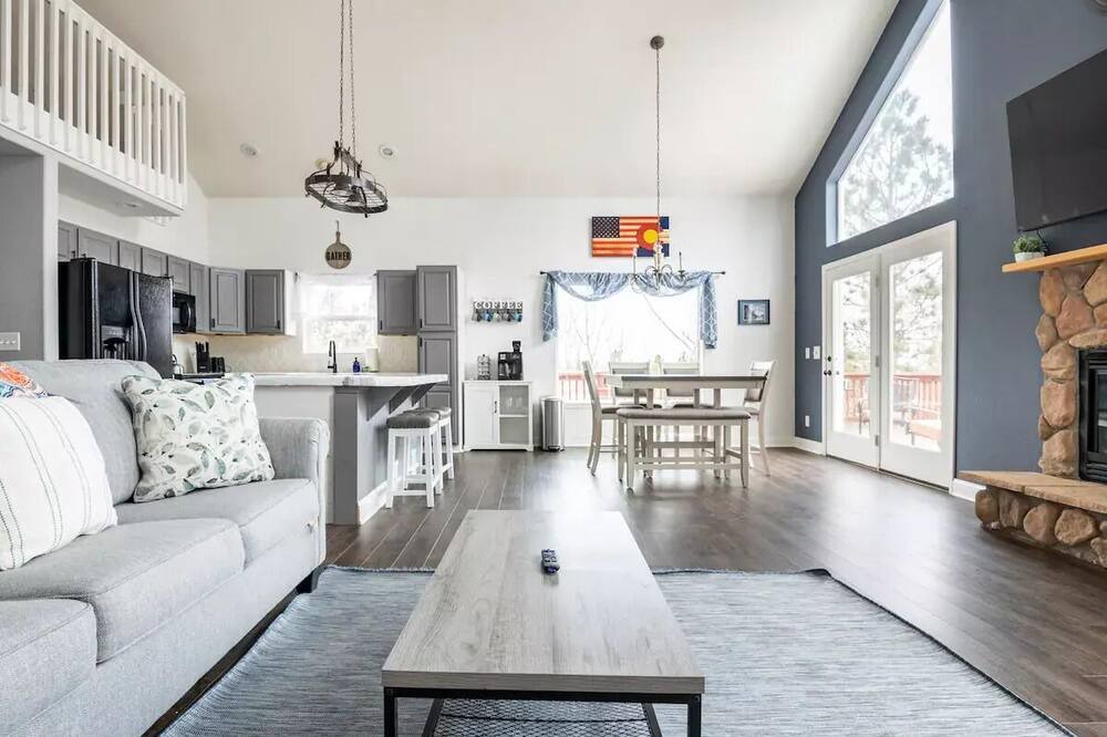 Photo of Livingroom in Woodland Park