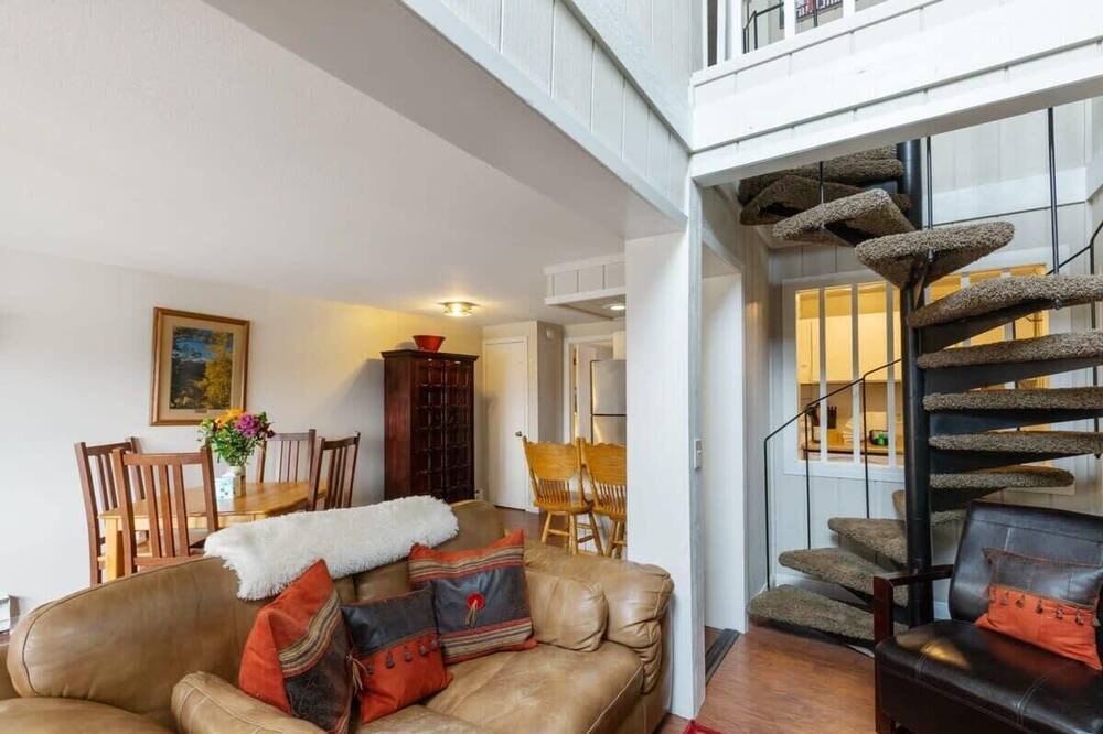 Photo of Livingroom in Dunkin Hill