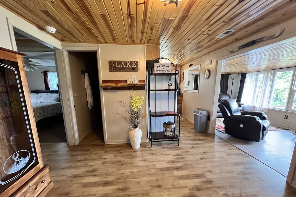 Photo of Livingroom in Neal