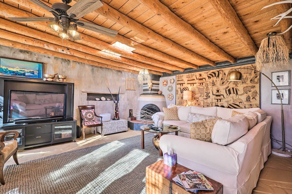 Photo of Bedroom in Arroyo Hondo