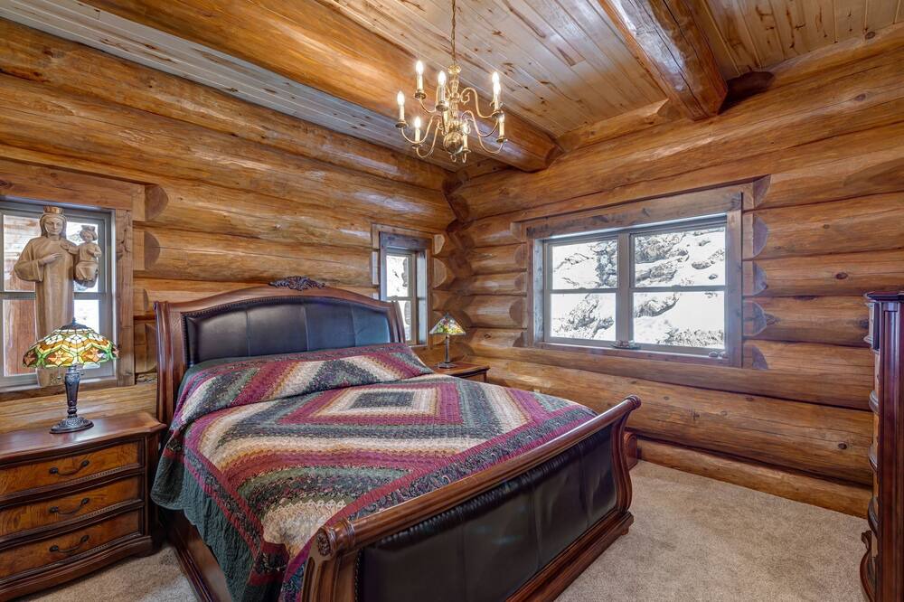 Photo of Bedroom in Pine