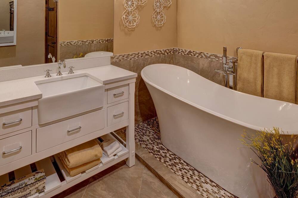 Photo of Bathroom in Pine